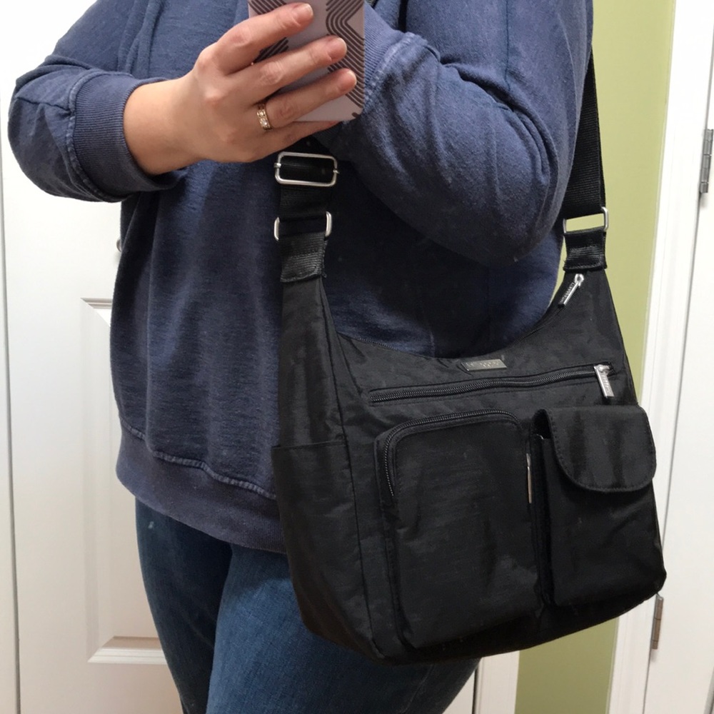 Baggallini Everywhere crossbody bag, black. EUC!